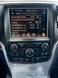 Jeep GRAND CHEROKEE — Photo 11