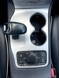 Jeep GRAND CHEROKEE — Photo 9