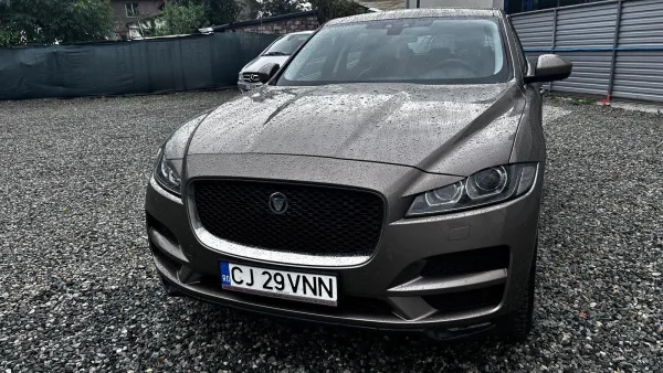 Jaguar F PACE